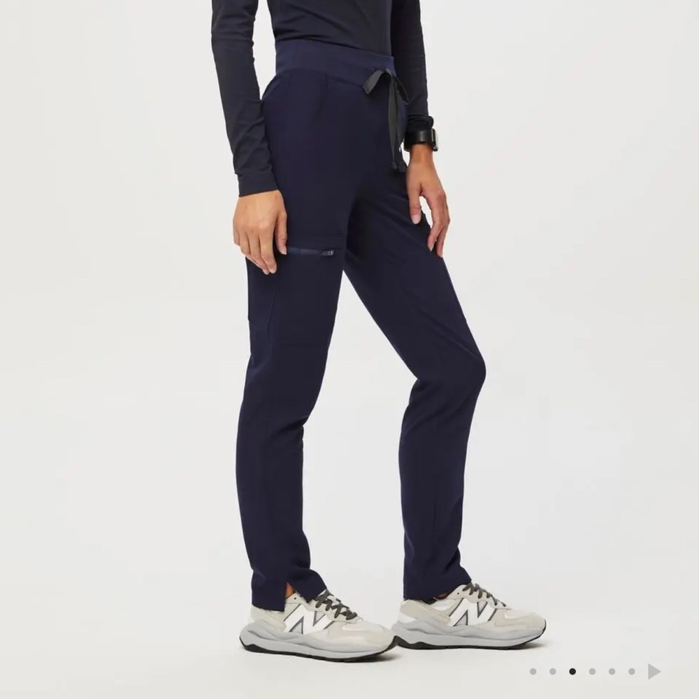Figs High Waisted Yola Skinny Scrub Pants™ - Picture 5 of 7